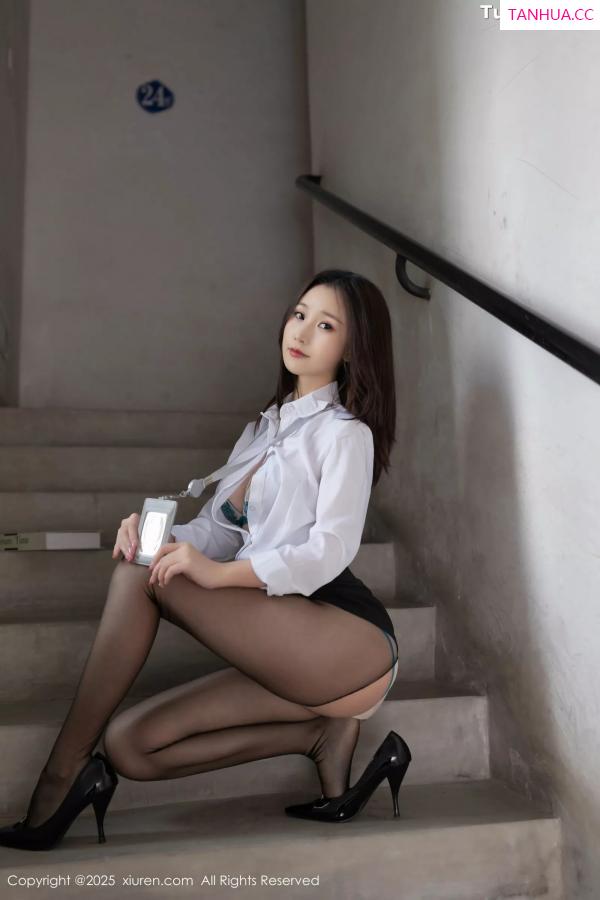   [XiuRen]高清写真图 2025.05.28 No.10337 杏子Yada 白色OL第17张图片